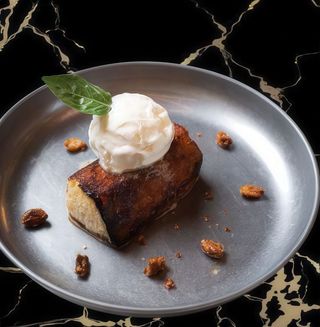 Torrija Con Helado De Leche De Cabra Merengada