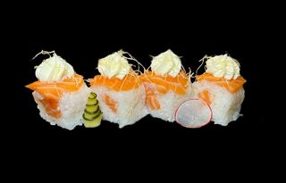 223. uramaki salmon fresh