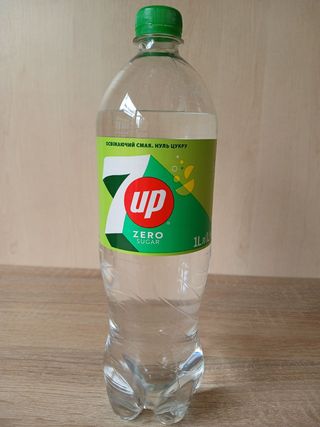 Напій 7UP (1,25л)