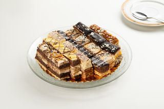 Prăjituri de casă asortate