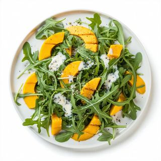 Ensalada Con Rúcula, Mézclum, Mango Y Salsa César