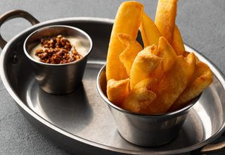 Картопляні діпи фрі з шаурмовим соусом