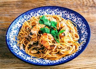 ESPAGUETIS GAMBAS Y CHAMPIÑONES