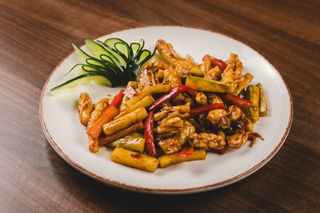 17. Lačao lignje sa paprikom, tikvicom i šargarepom