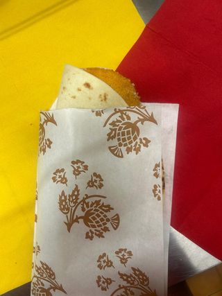 Piadina con cotoletta e mozzarella