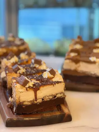 BROWNIE CHEESECAKE SNICKERS