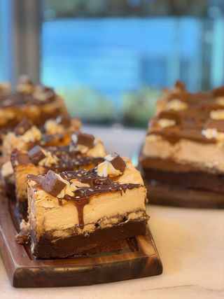 BROWNIE CHEESECAKE SNICKERS