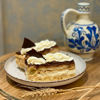 Ecler la tavă cu cremă de vanilie și glazură de ciocolată