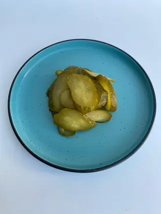 Salată de castraveți murați