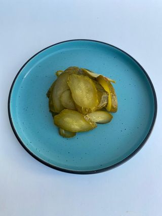 Salată de castraveți murați