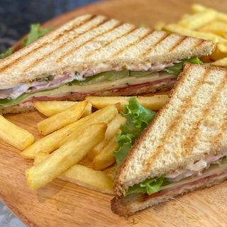 ქლაბის "ლანჩ ბოქსი" + ცივი სასმელი საჩუქრად