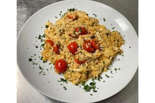 Risotto con pollo e pomodorini