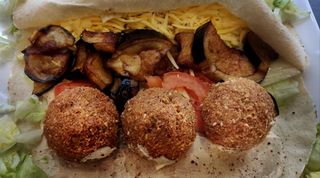 Falafel z Bakłażanem i Serem Vegańskim