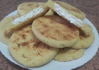 Harcha con queso y miel