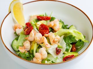 Салат с креветками