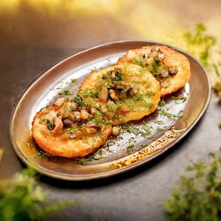 Деруни з фетою та шкварками