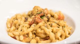 Busiate con gambero e datterino rosso