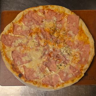 Pizza Vesuvio