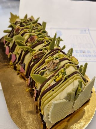 Torta tronchetto pistacchio e nocciola per 5/6 persone