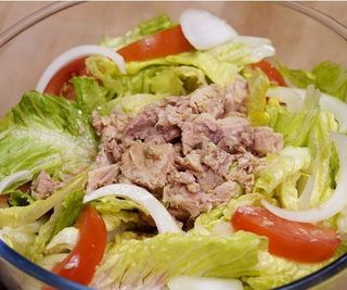 Ensalada mixta con atún