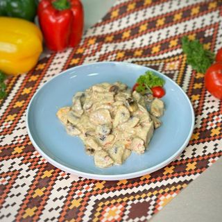 Курица с грибами в сливочном соусе