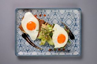 Cream Cheese Scramble с разядка от хумус