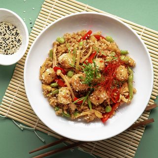 Смажений рис з овочами та тофу в паніровці