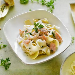 Tagliatelle sa lososom 300gr