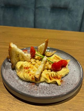 Арабски хумус с кедрови ядки  и пушен пипер /180гр/