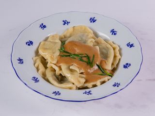 Вареники с картошкой и грибами под луковым муссом(270гр)