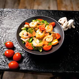 Salata calda cu crevete