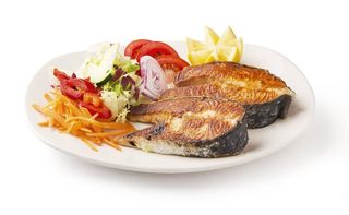 Salmón Fresco A La Plancha con ensalada