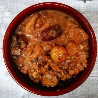 Pollo Al Enebro Con Dátiles