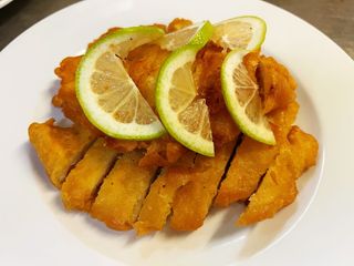 Pechuga De Pollo Frita Con Salsa Al Limón