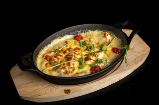 Pui copt cu ciuperci și cascaval