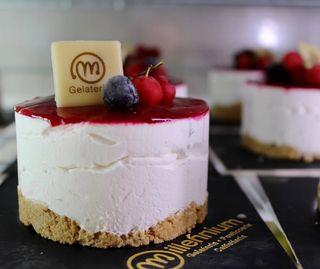 Torta semifreddo frutti di bosco e crema al limone 