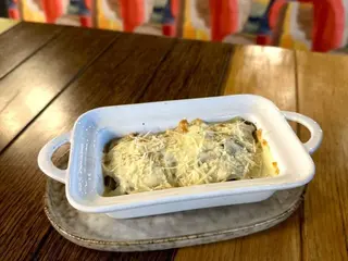 Лазанья с куркою та грибами під вершковим соусом та сиром