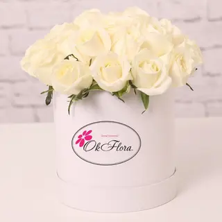 Trandafiri Albi în Cutie