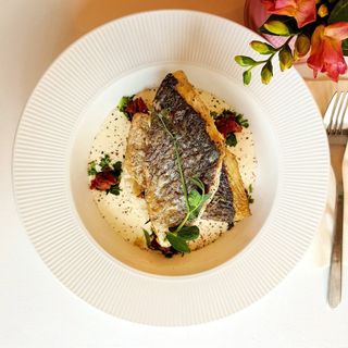 Dorada file cu orez și hribi în sos aromat de lime și roșii uscate