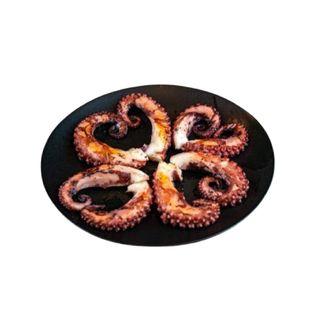 Pulpo a la brasa sobre patata asada