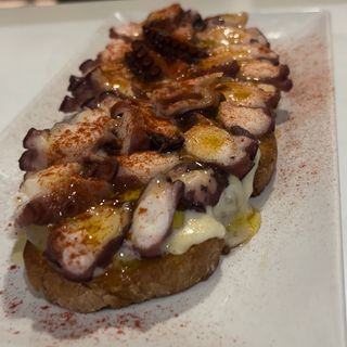 PULPO CON TETILLA DE ARZUA