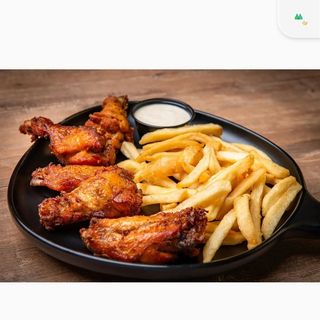 54c. Alitas de pollo con patatas