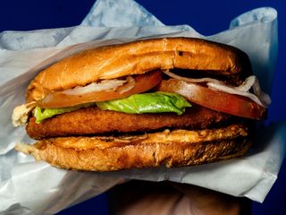 Veggie gou - burger, fries & drink