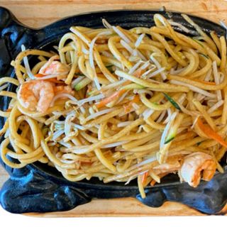 Spaghetti con gamberi e verdure