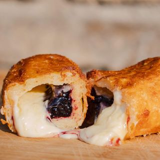 Pita punjena čokoladom i šumskim voćem