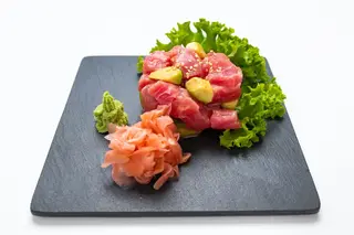 Salata Spicy tuna avocado