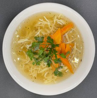 Rosół drobiowy z makaronem (400 ml)