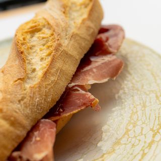 B. Jamón Serrano Y AOVE