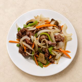 64. Ternera con Verduras Variadas