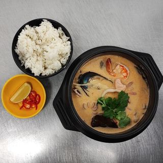 Том ям теңіз өнімдерімен/Том Ям с морепродуктами